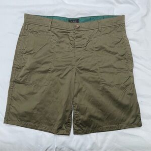 A.P.C. Olive Cotton Satin Shorts size XL (US36)